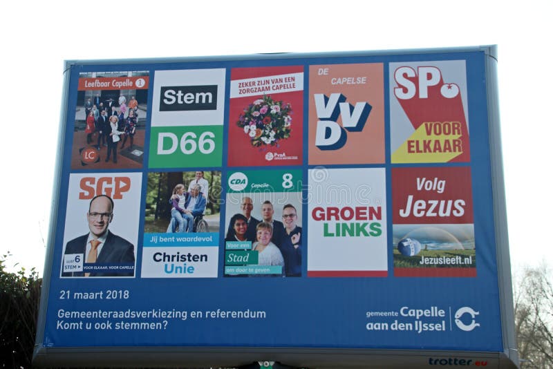 Elezioni Paesi Bassi 2018 della giunta comunale: Tabellone per le affissioni con tutti i partiti che hanno candidati in Capelle a fotografia stock Elezioni Paesi Bassi 2018 della giunta comunale: Tabellone per le affissioni con tutti i partiti che hanno candidati in Capelle a fotografia stock
