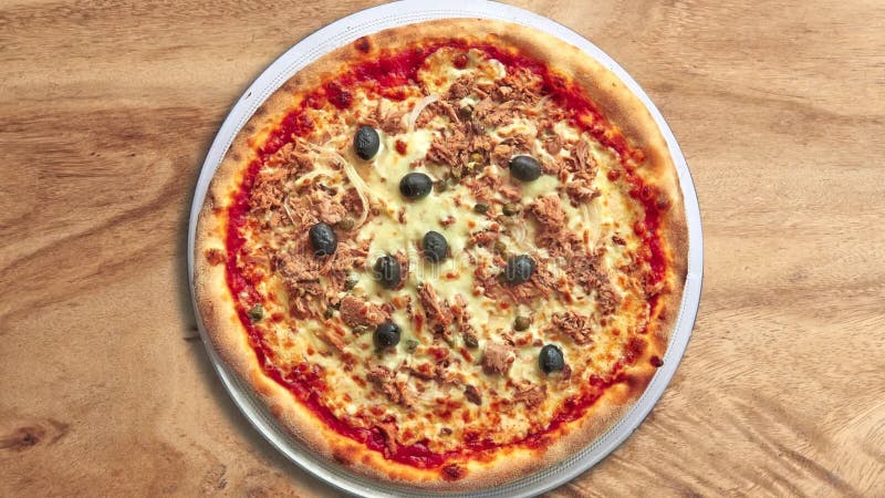 Elf heerlijke pizza op houten achtergrond