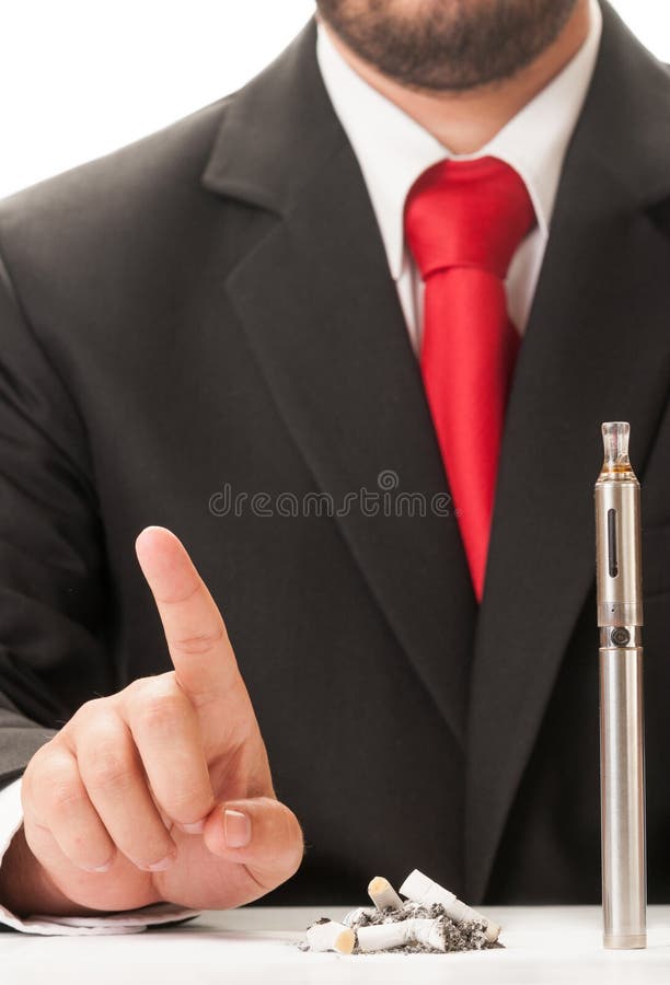 Eligió tocones sucios electrónicos limpios del cigarrillo del cigarrillo en lugar de otro imagen de archivo libre de regalías Eligió tocones sucios electrónicos limpios del cigarrillo del cigarrillo en lugar de otro imagen de archivo libre de regalías