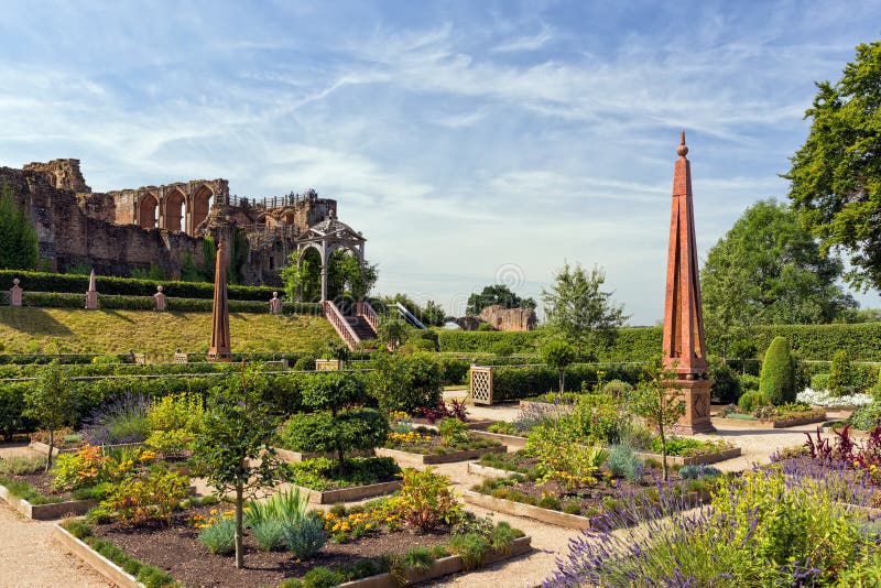 Elisabethanischer Garten, Kenilworth-Schloss, Warwickshire stockfotografie Elisabethanischer Garten, Kenilworth-Schloss, Warwickshire stockfotografie