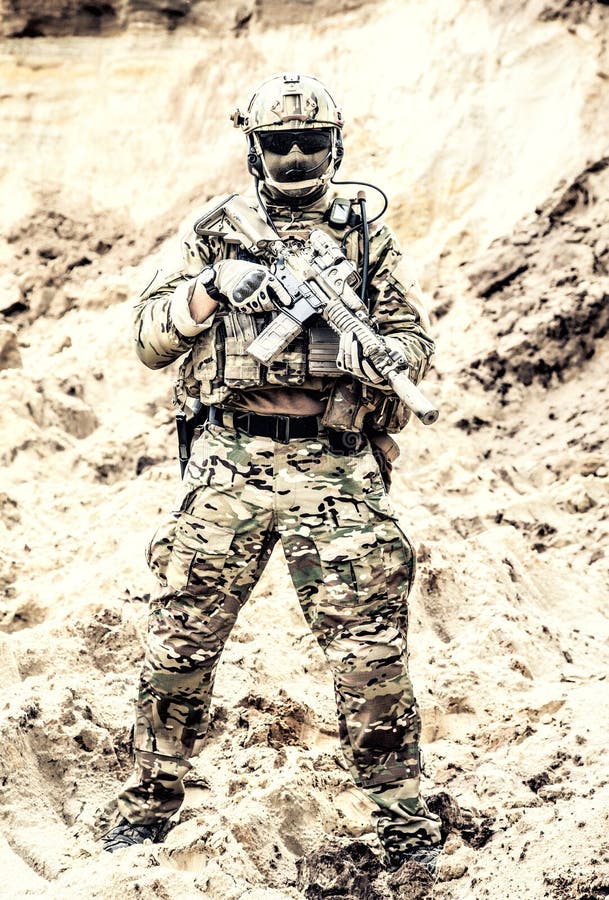 Elitkämpe av specialförband som är klara för strid royaltyfri bild Elitkämpe av specialförband som är klara för strid royaltyfri bild