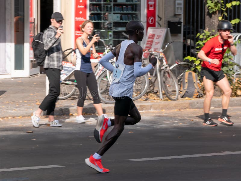 download kipchoge running download kipchoge running
