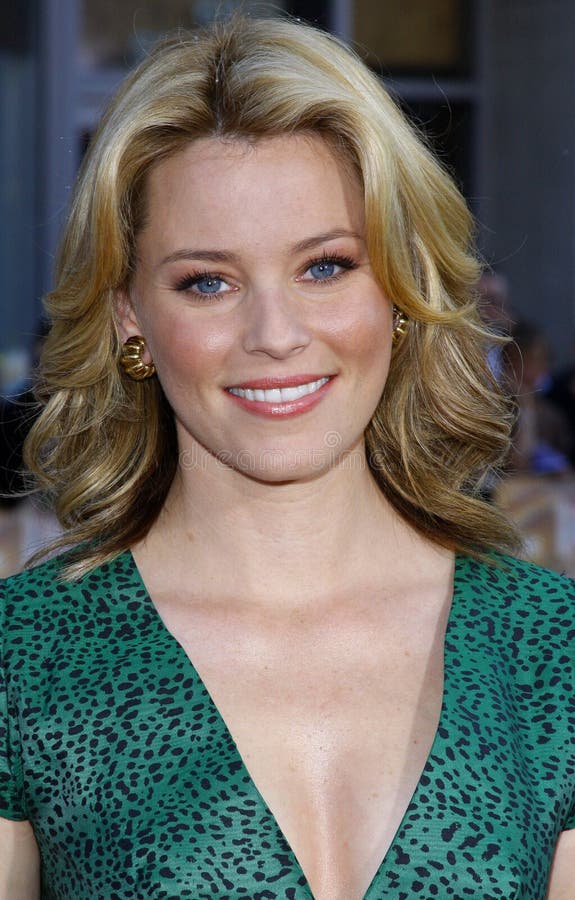 11/03/2007 - Hollywood - Elizabeth Banks attends the World Premiere of `Fred Claus` held at the Grauman`s Chinese Theater in Hollywood, California, United States.