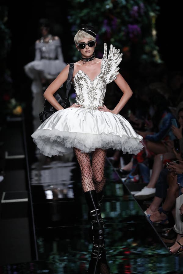 Elsa Hosk Walks The Runway At The Moschino Ready To Wear ...