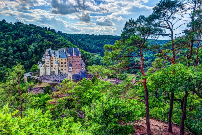 Eltz slott i Rheinland-Pfalz, Tyskland arkivfoto Eltz slott i Rheinland-Pfalz, Tyskland arkivfoto