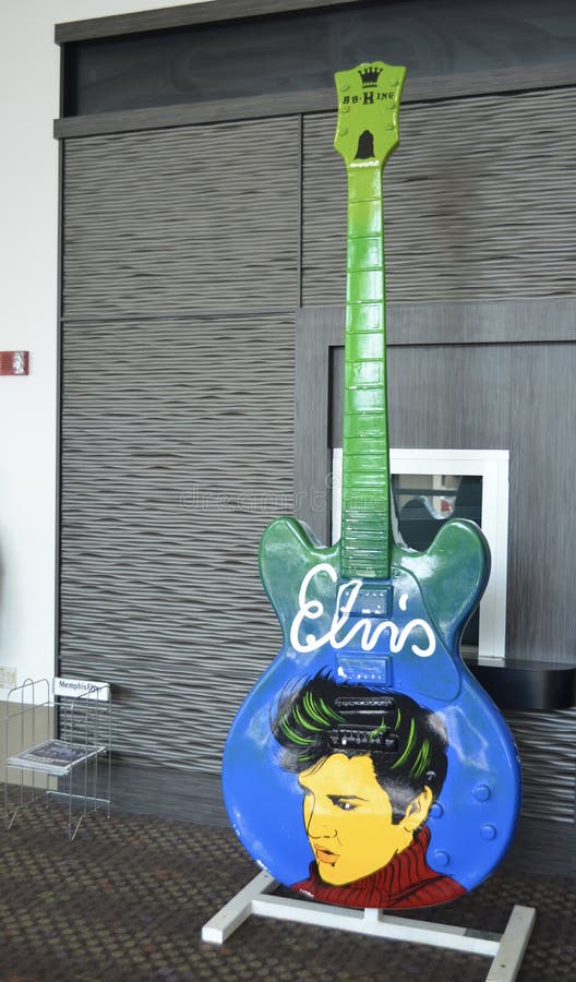 Elvis Presley Guitar Memphis, TN royaltyfri foto Elvis Presley Guitar Memphis, TN royaltyfri foto