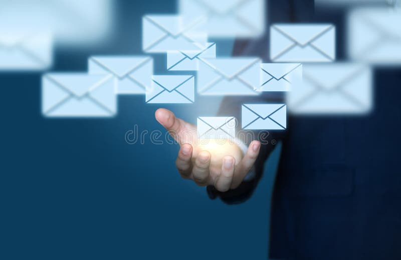 Email do homem de negócios fotografia de stock Email do homem de negócios fotografia de stock