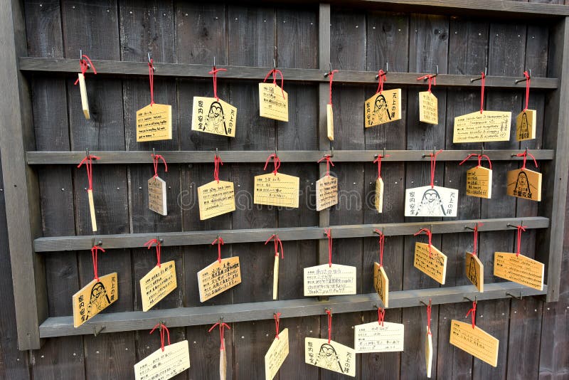 EmaWooden bönminnestavlor på Usagi Shrine arkivbilder EmaWooden bönminnestavlor på Usagi Shrine arkivbilder