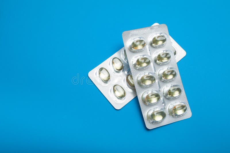 Emballage des capsules d'huile de poisson Santé du cerveau et du coeur photo stock Emballage des capsules d'huile de poisson Santé du cerveau et du coeur photo stock