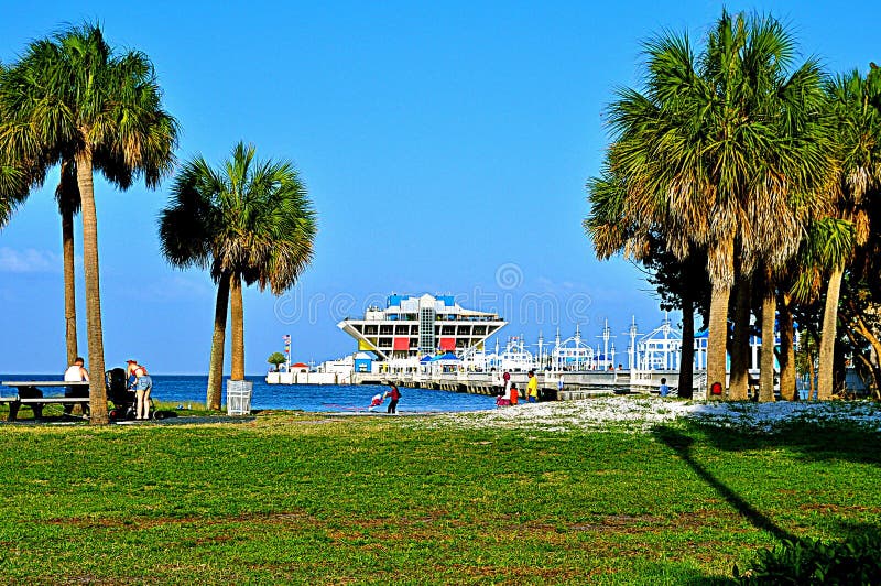Embarcadero del St Petersburg, la Florida foto de archivo libre de regalías Embarcadero del St Petersburg, la Florida foto de archivo libre de regalías
