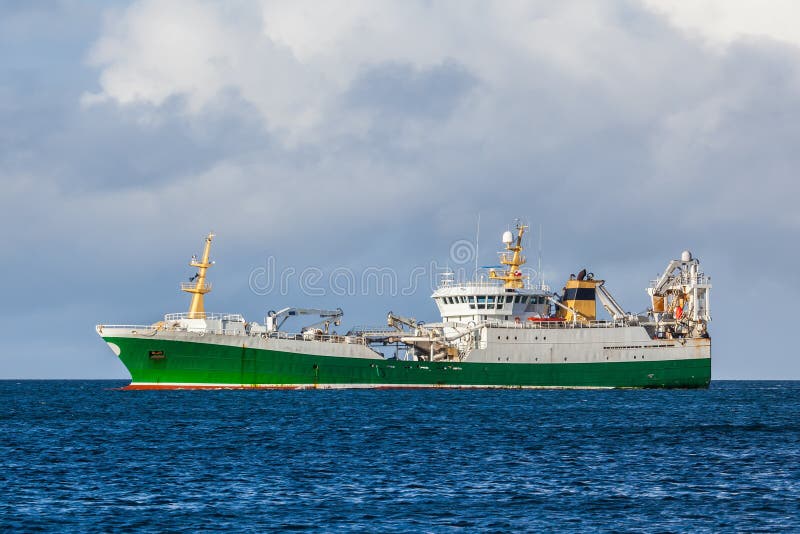 Embarcação de pesca oceânica fotografia de stock Embarcação de pesca oceânica fotografia de stock