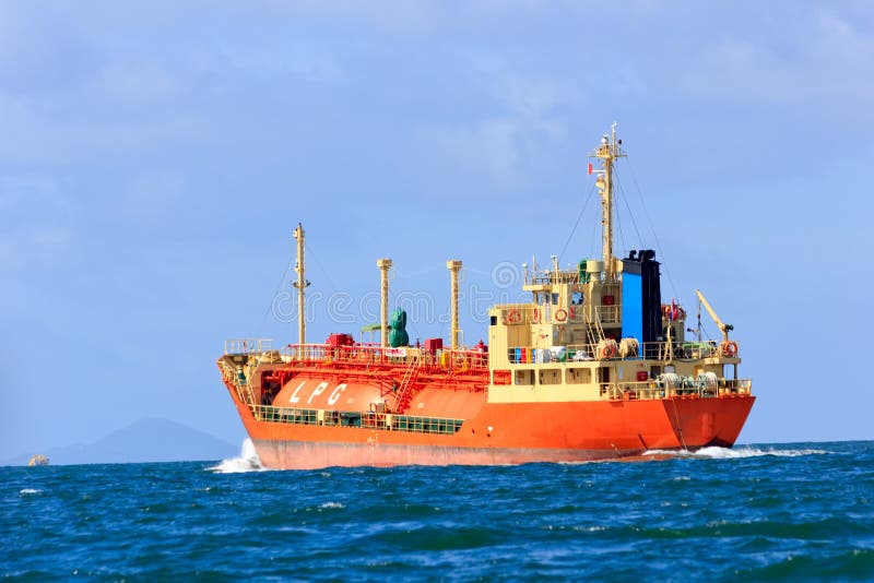 Embarcação do LPG em meados de do mar