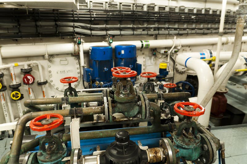 Embarque des valves, moteur principal - construction de l'intérieur photos stock Embarque des valves, moteur principal - construction de l'intérieur photos stock