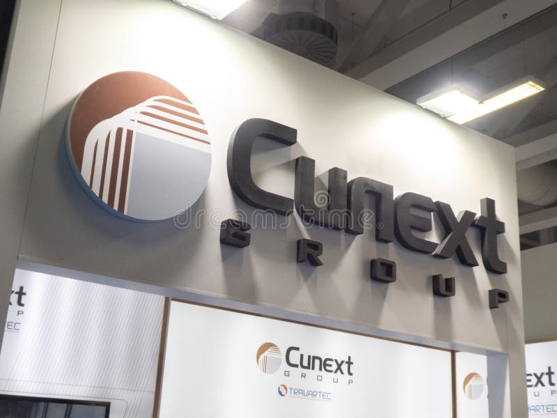 Emblème de groupe de Cunext. Berlin, Allemagne - 19 juin 2018 : Signe de Cunext, un chef andalou de groupe d'affaires à la fabrication pour les matériaux efficaces de transport et de données d'énergie