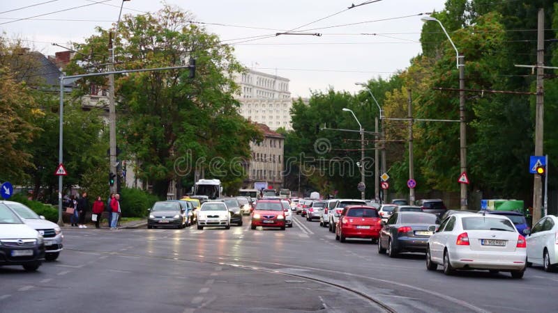 Embouteillage automobile aux heures de pointe pollution automobile banque de vidéos