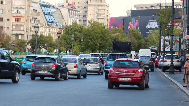 Embouteillage automobile aux heures de pointe pollution automobile banque de vidéos