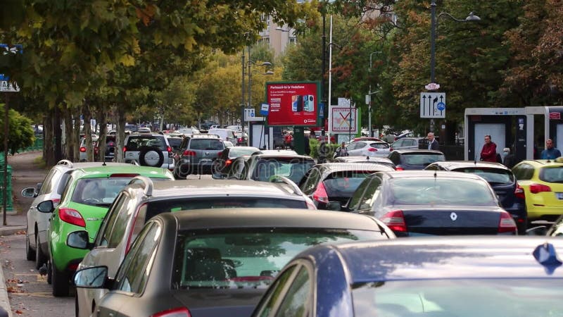Embouteillage automobile aux heures de pointe pollution automobile banque de vidéos