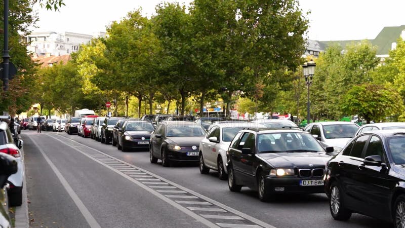 Embouteillage aux heures de pointe pollution des voitures et embouteillage banque de vidéos