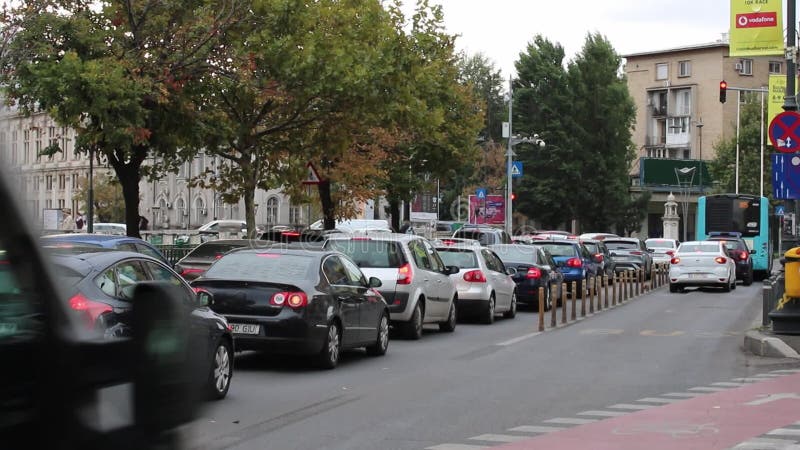 Embouteillage aux heures de pointe pollution des voitures et embouteillage banque de vidéos