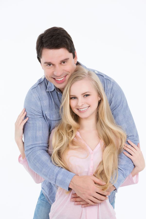 Embrassement de sourire de beau jeune amour heureux de couples images libres de droits Embrassement de sourire de beau jeune amour heureux de couples images libres de droits