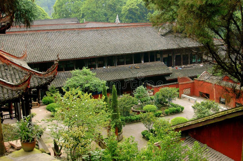 Emeishan, China: Templo de Bao Guo