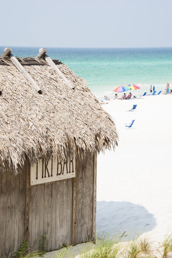 Emerald Coast Tiki Bar Y La Playa Imagen de archivo editorial Imagen