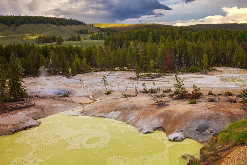 Emerald Pool in Black sand geyser basin in Yellowstone National Park, Wyoming