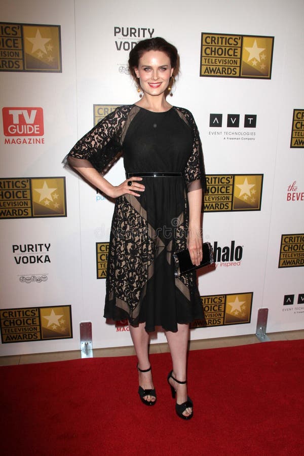 Emily Deschanel en las concesiones bien escogidas de la televisión de los segundos críticos anuales, Beverly Hilton, Beverly Hills imagen de archivo libre de regalías Emily Deschanel en las concesiones bien escogidas de la televisión de los segundos críticos anuales, Beverly Hilton, Beverly Hills imagen de archivo libre de regalías