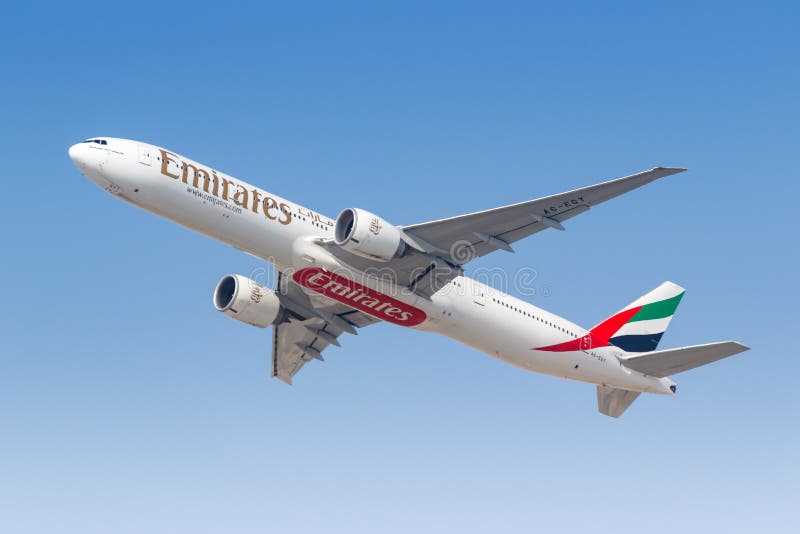 Emirates boeing 777300er samolot dubai lotnisko w zjednoczonym arabskim emiracie