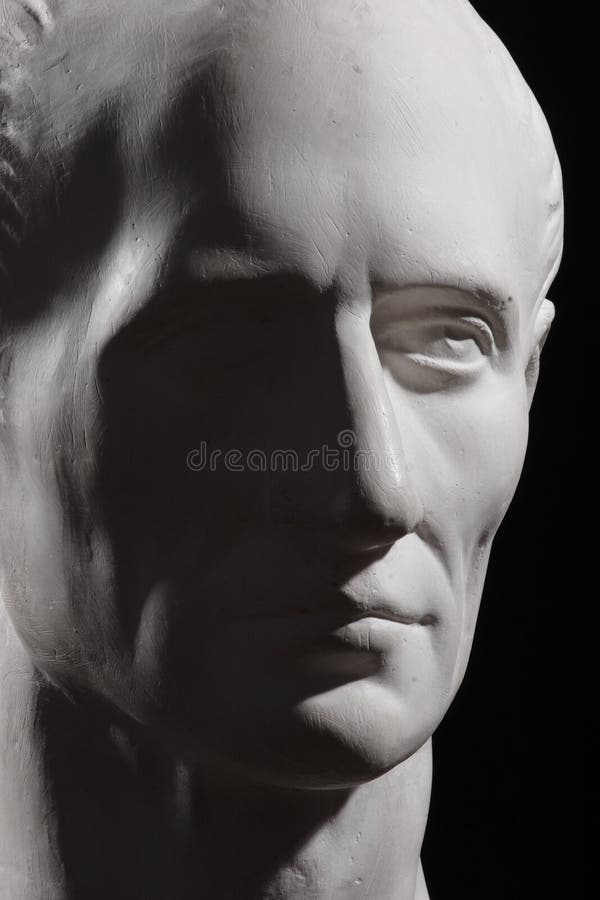 Escultura retrato el emperador.