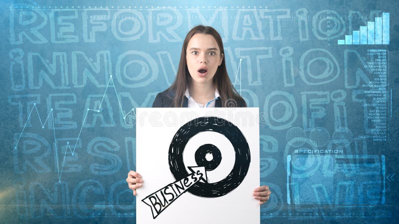 Empresaria de la belleza en fondo pintado con palabras del márketing Concepto de la publicidad, de la inversión y del plan empres imagenes de archivo Empresaria de la belleza en fondo pintado con palabras del márketing Concepto de la publicidad, de la inversión y del plan empres imagenes de archivo