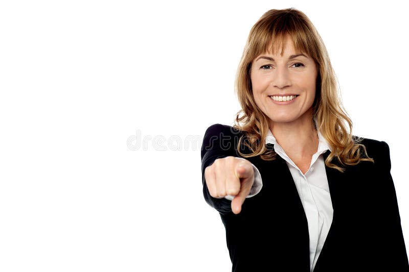 Empresaria feliz que señala en la cámara imagen de archivo libre de regalías Empresaria feliz que señala en la cámara imagen de archivo libre de regalías