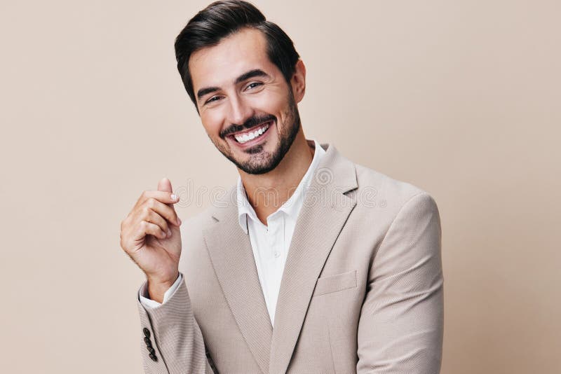 Empresario copyspace empresario feliz tipo traje retrato beige apuesto sonrisa imagen de archivo