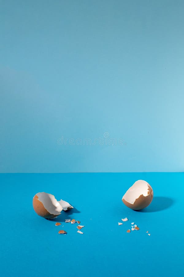 Empty eggshell with creative copy space on pastel blue background. Minimal Easter holiday concept stock photo