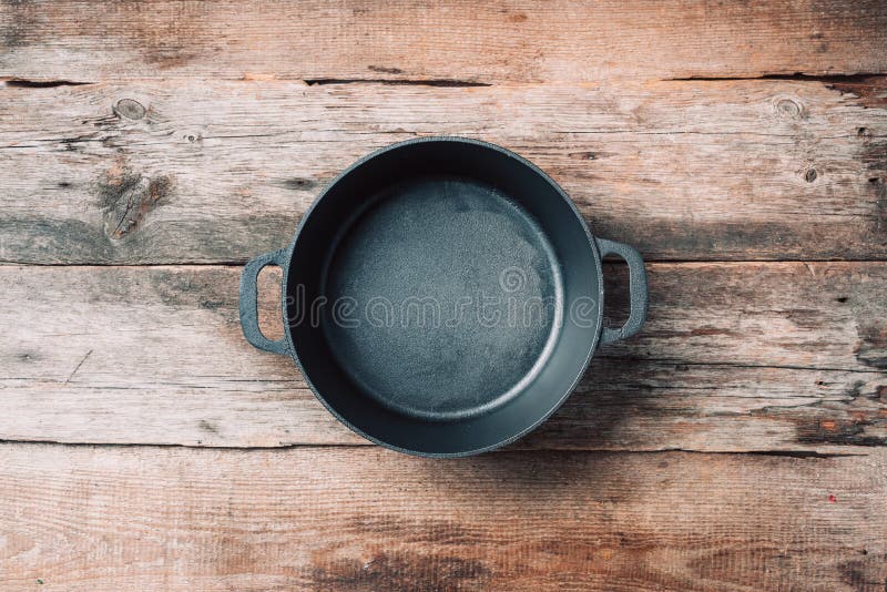 https://thumbs.dreamstime.com/b/empty-iron-pot-wooden-background-top-view-copy-space-healthy-clean-food-eating-concept-zero-waste-empty-iron-pot-wooden-176776573.jpg