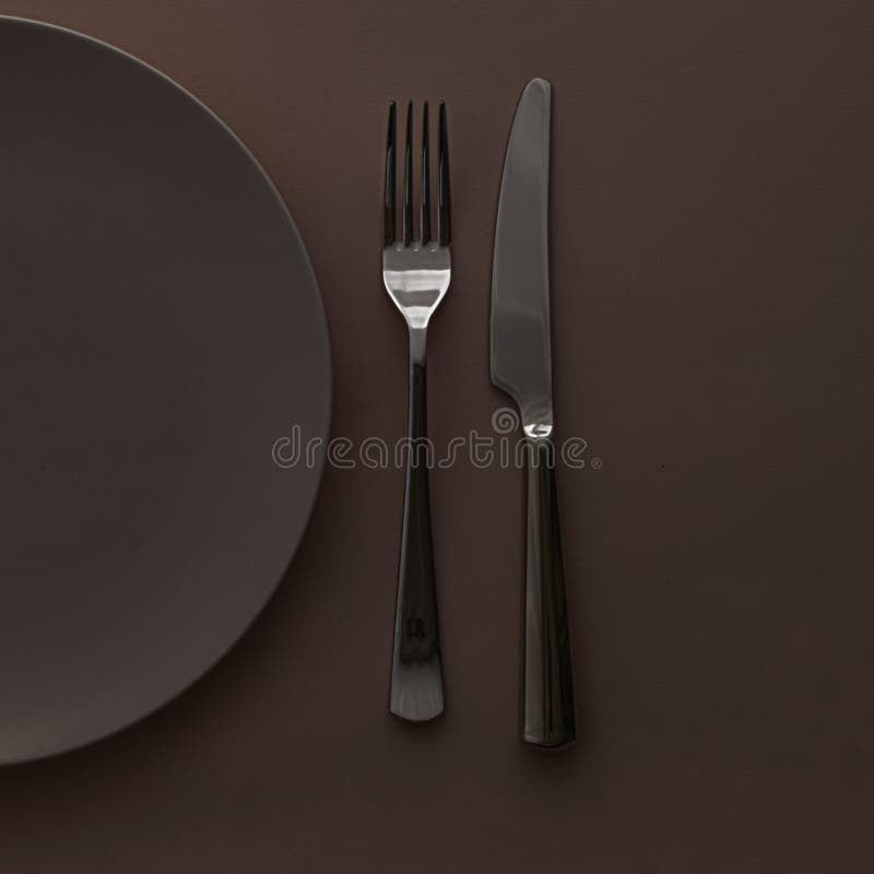 Download Empty Plate And Cutlery As Mockup Set On Dark Brown ...
