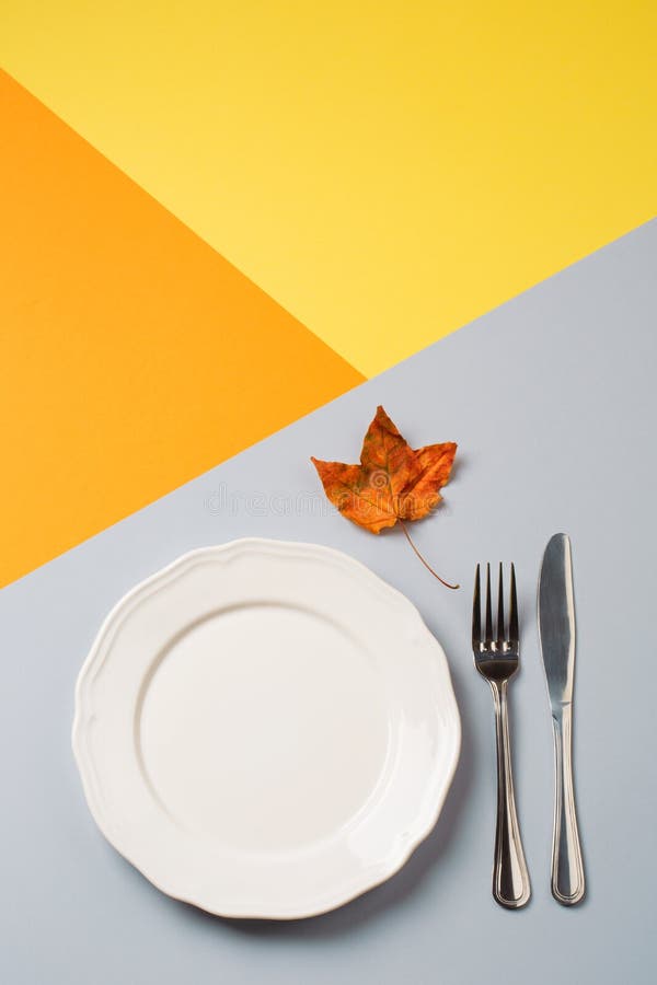 Bạn thường hay lăn tăn chọn lựa đồ đũa và đĩa phù hợp cho bữa ăn của mình? Hãy xem hình ảnh về đĩa và đồ đũa để tìm được những lựa chọn hoàn hảo nhất cho bữa tiệc của bạn nhé!