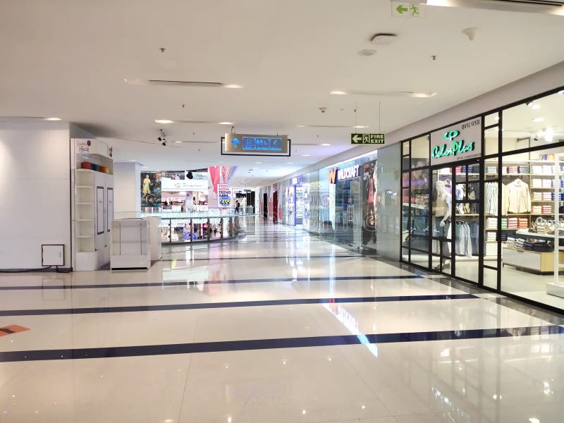 Empty Shopping Mall - Athens Editorial Image - Image of construction ...