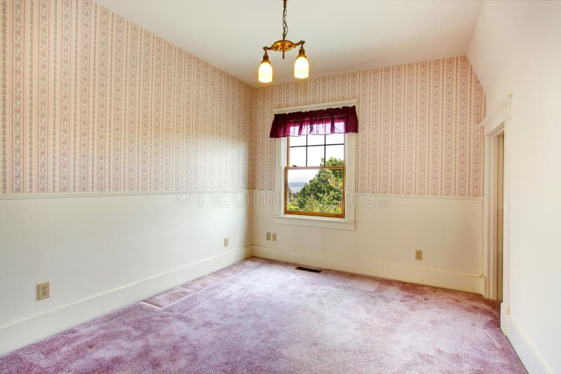 Empty small room in old house