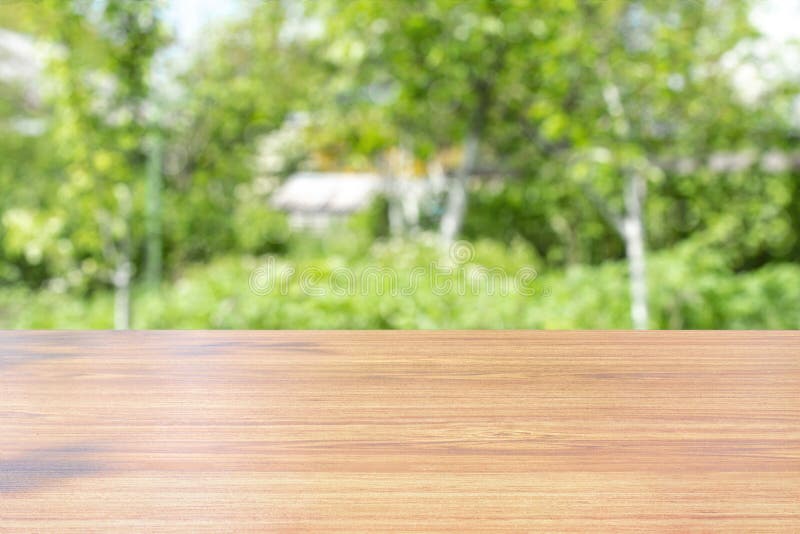Với bề mặt bàn gỗ tuyệt đẹp này, bạn sẽ không chỉ có được một không gian trang trí cổ điển mà còn có thể tạo ra những bức ảnh sống động và nghệ thuật hơn bao giờ hết. Hãy để các đường vân gỗ trên bề mặt bàn trở thành niềm đam mê của bạn.
