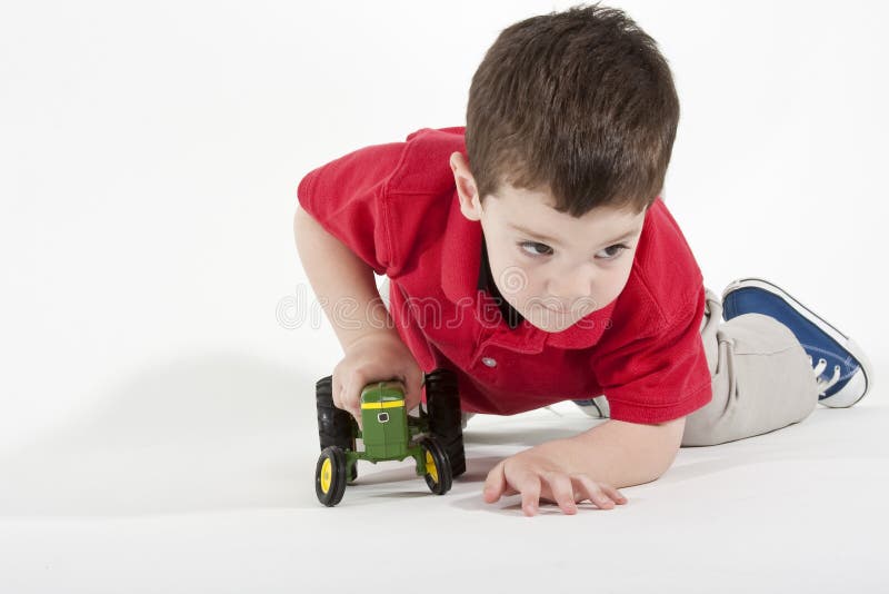 Tratores De Brinquedos Num Jogo De Escombros De Crianças Foto de Stock -  Imagem de brinquedos, potência: 252733032