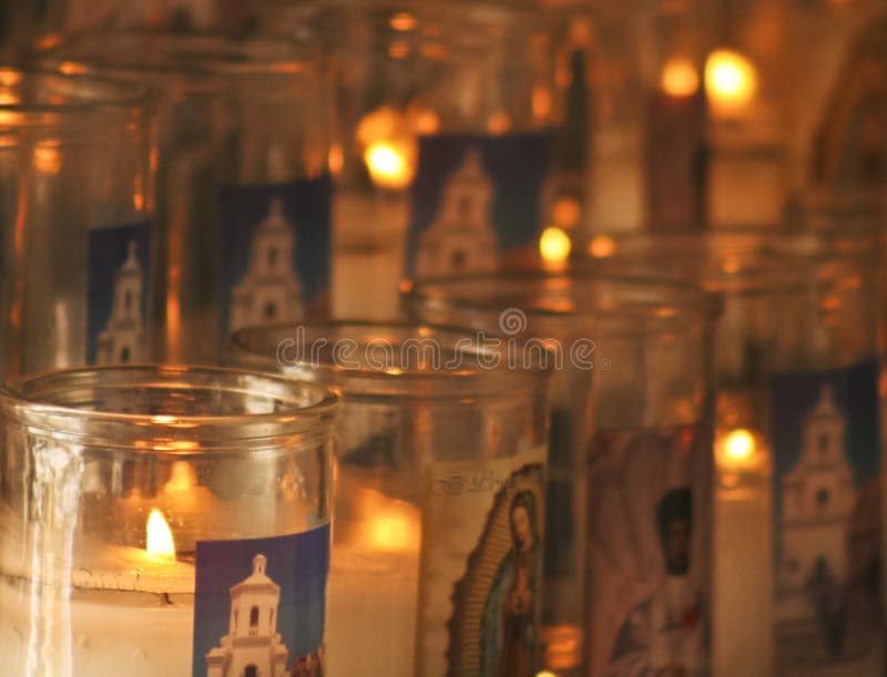En beskickning San Xavier del Bac Prayer Candles Shot arkivbilder En beskickning San Xavier del Bac Prayer Candles Shot arkivbilder