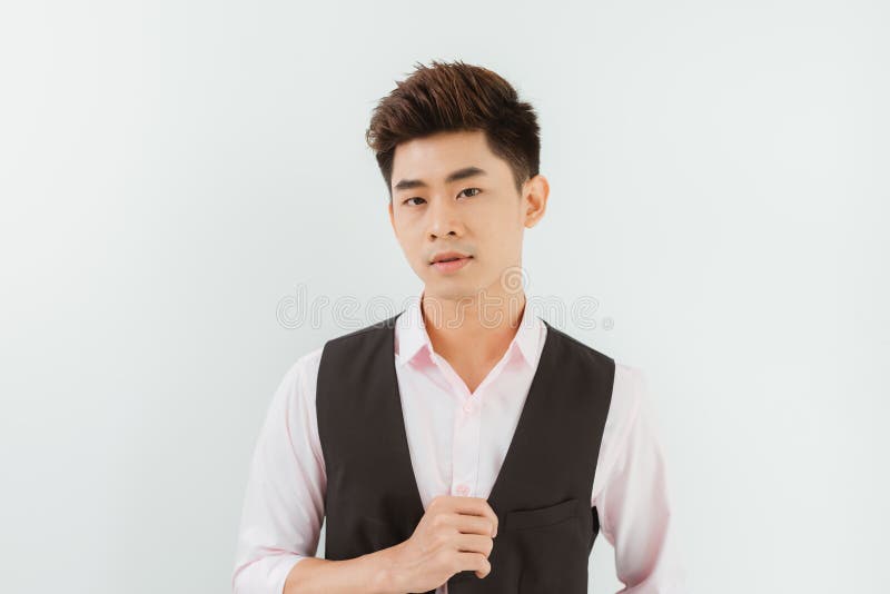 En bild av trygg, modern ung asiatisk man i vit bakgrund royaltyfria foton