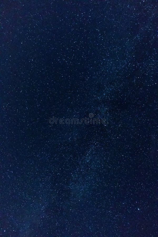 En blå nattstjärnahimmel arkivfoto En blå nattstjärnahimmel arkivfoto