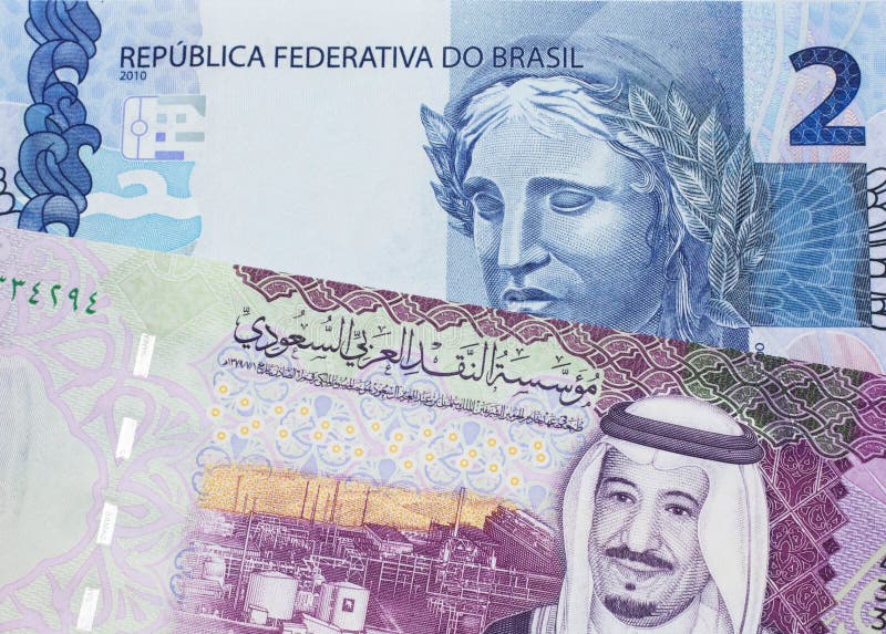 En brazilisk tvådagarssedel med fem saudisk riksbanksedel royaltyfria foton