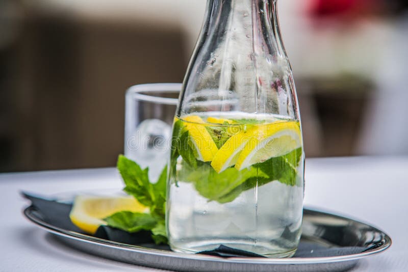 En citrus iskall drink för uppfriskande sommar royaltyfria foton En citrus iskall drink för uppfriskande sommar royaltyfria foton