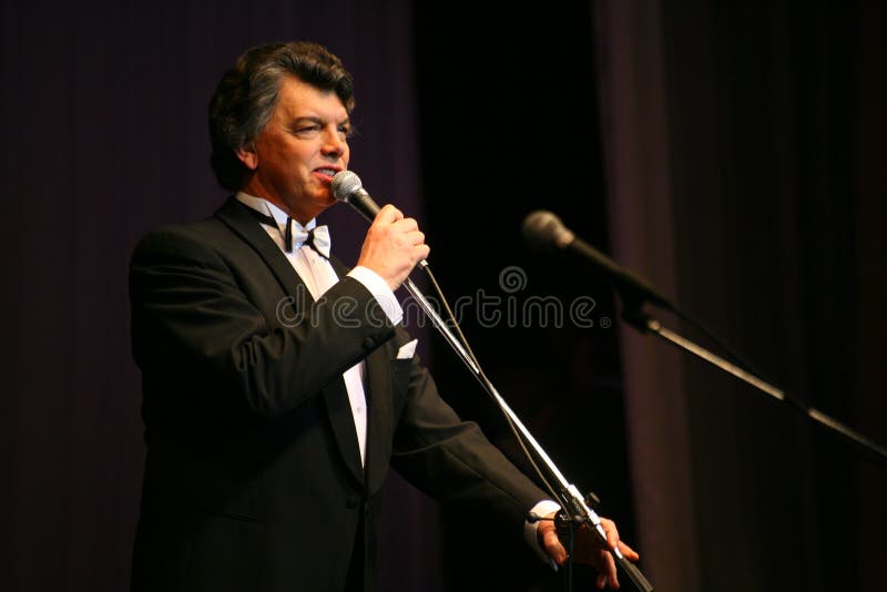 En el cantante de la ópera de la etapa, el actor cantantes, estrella del pop, ídolo de la música soviética y rusa de Sergei Zakha foto de archivo libre de regalías