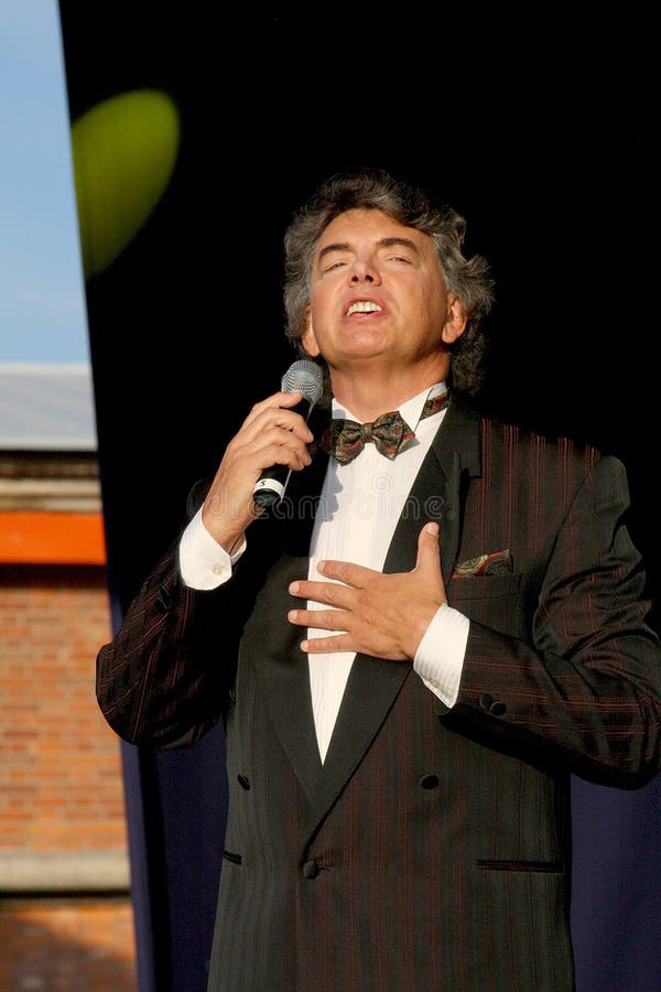 En el cantante de la ópera de la etapa, el actor cantantes, estrella del pop, ídolo de la música soviética y rusa de Sergei Zakha fotos de archivo