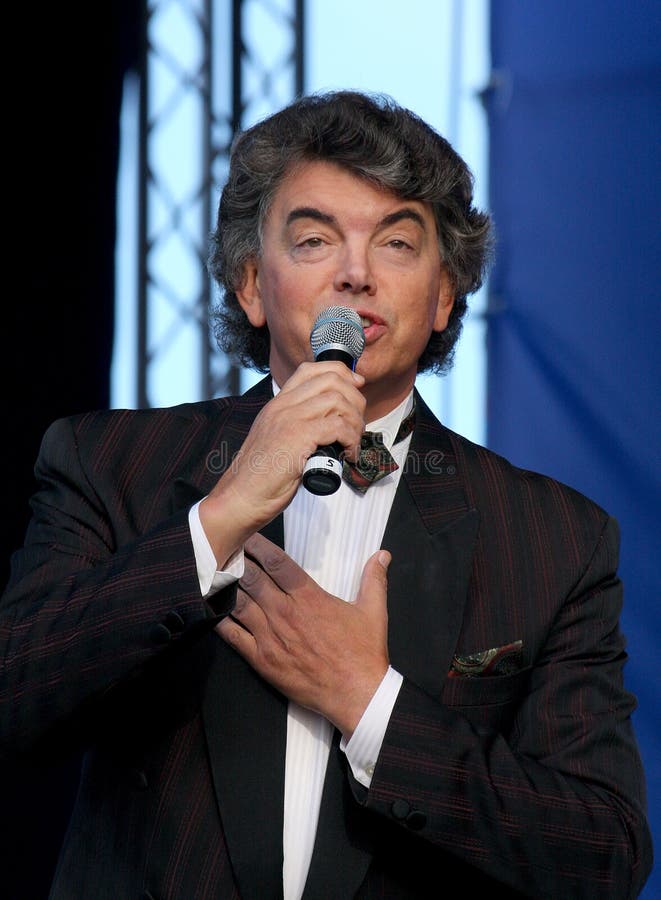 En el cantante de la ópera de la etapa, el actor cantantes, estrella del pop, ídolo de la música soviética y rusa de Sergei Zakha foto de archivo libre de regalías
