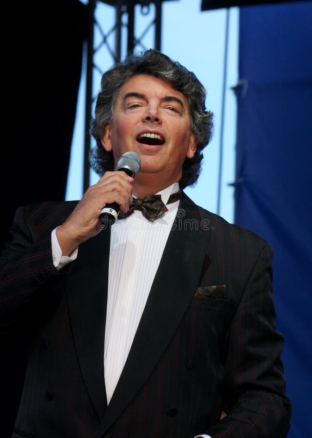En el cantante de la ópera de la etapa, el actor cantantes, estrella del pop, ídolo de la música soviética y rusa de Sergei Zakha imagen de archivo libre de regalías